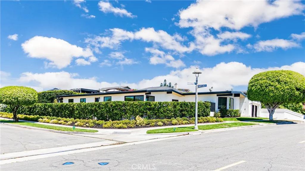 1000 White Sails Way, Corona Del Mar, California 92625, 4 Bedrooms Bedrooms, ,4 BathroomsBathrooms,Residential,For Sale,White Sails,OC25085514
