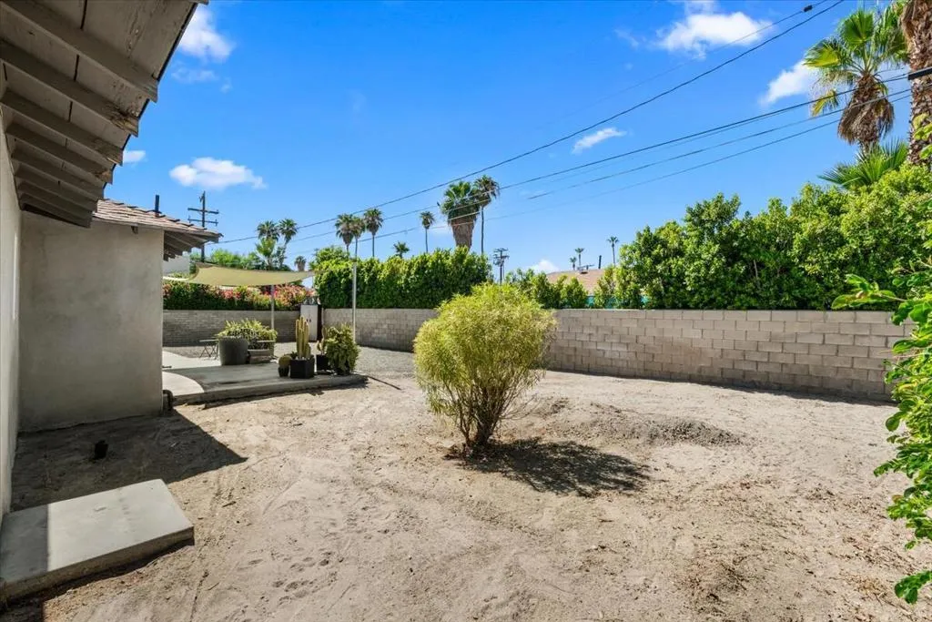 3767 E Sunny Dunes Road, Palm Springs, California 92264 home-pic-21