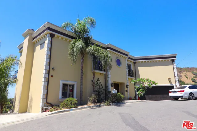 6446 W Weidlake Drive, Los Angeles, California 90068, 4 Bedrooms Bedrooms, ,6 BathroomsBathrooms,Residential,For Sale,Weidlake,20636862