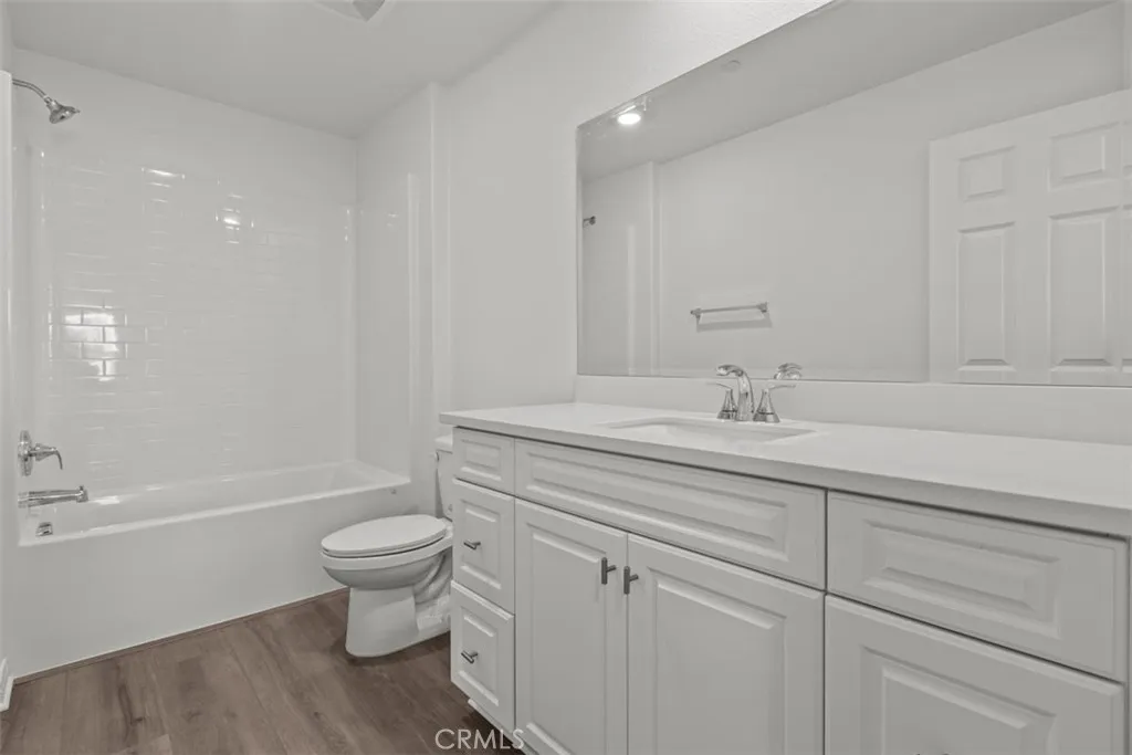 4746 Sicily Drive, Lake Elsinore, California 92530 home-pic-12