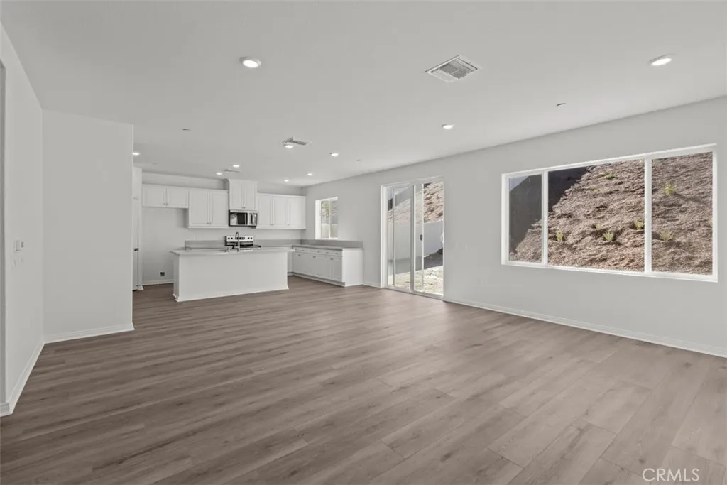4746 Sicily Drive, Lake Elsinore, California 92530 home-pic-9