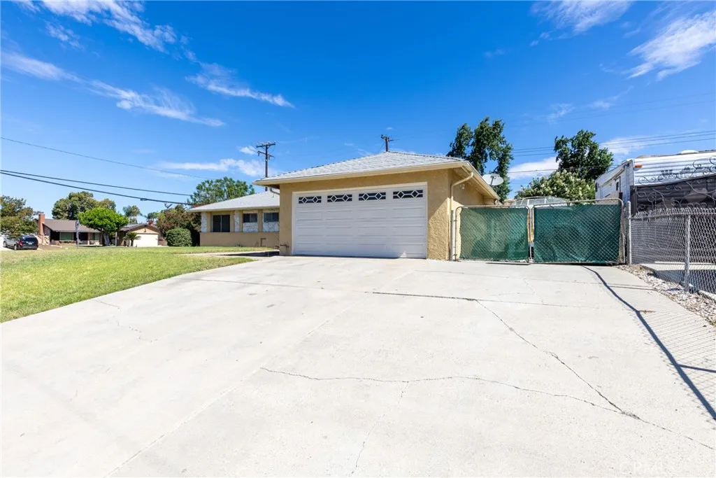 558 W Philadelphia St, Ontario, California 91762 home-pic-2