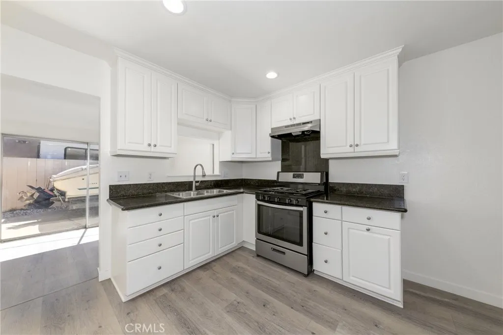 558 W Philadelphia St, Ontario, California 91762 home-pic-20