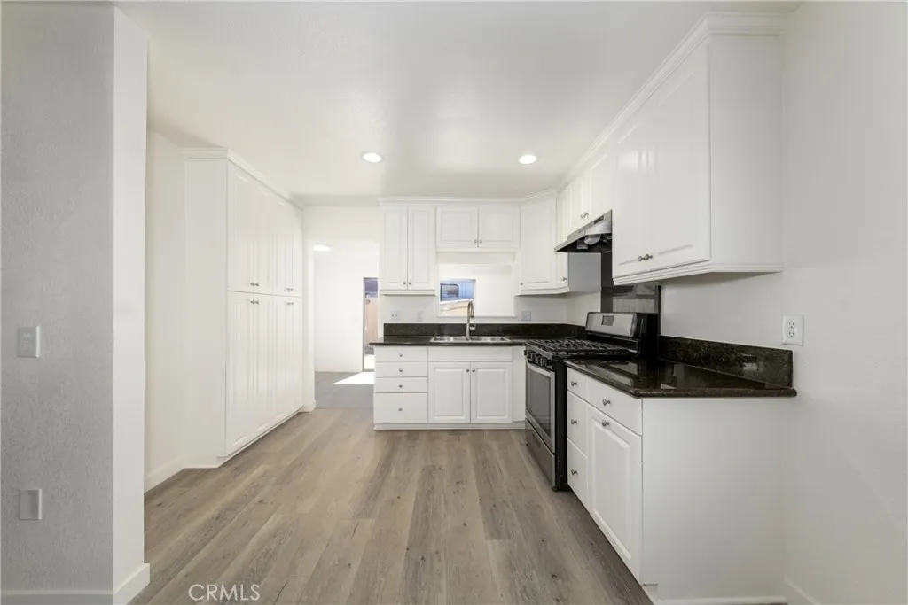 558 W Philadelphia St, Ontario, California 91762 home-pic-19