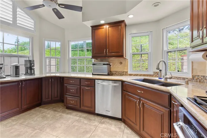 Kitchen / Angel 1