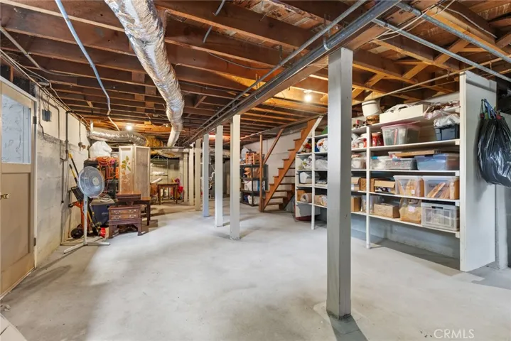 800 sq ft Basement