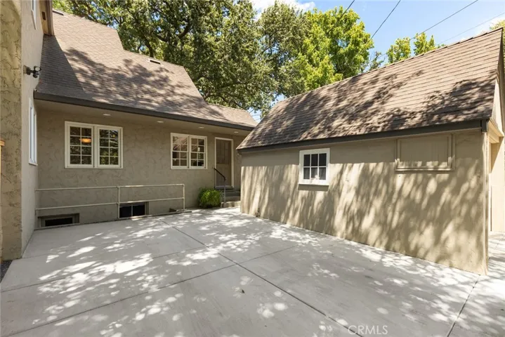 Driveway & Garage on E. 7th St.