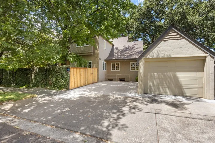 Garage and 2 car driveway accessible from E. 7th St.