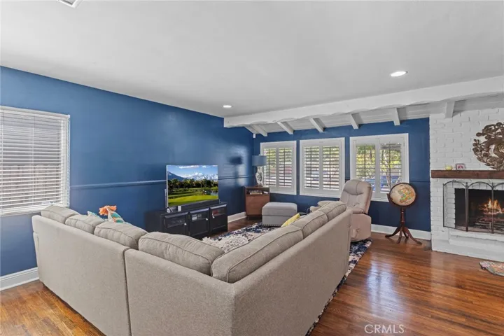 289 E Mckinley Avenue, Pomona, California 91767