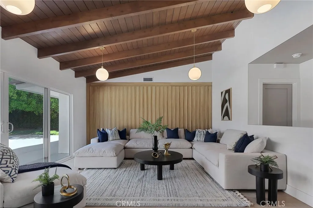 23616 Mariano Street, Woodland Hills, California 91367 home-pic-15