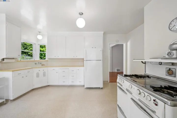 1658 Gouldin Rd, Oakland, California 94611