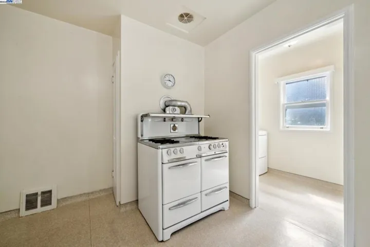 1658 Gouldin Rd, Oakland, California 94611