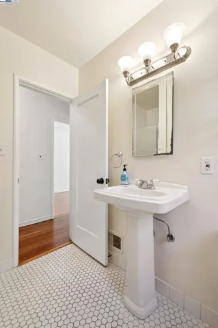 1658 Gouldin Rd, Oakland, California 94611