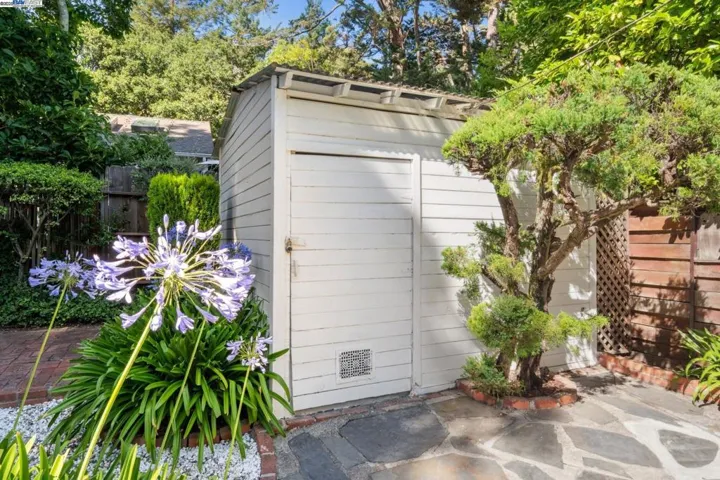 1658 Gouldin Rd, Oakland, California 94611