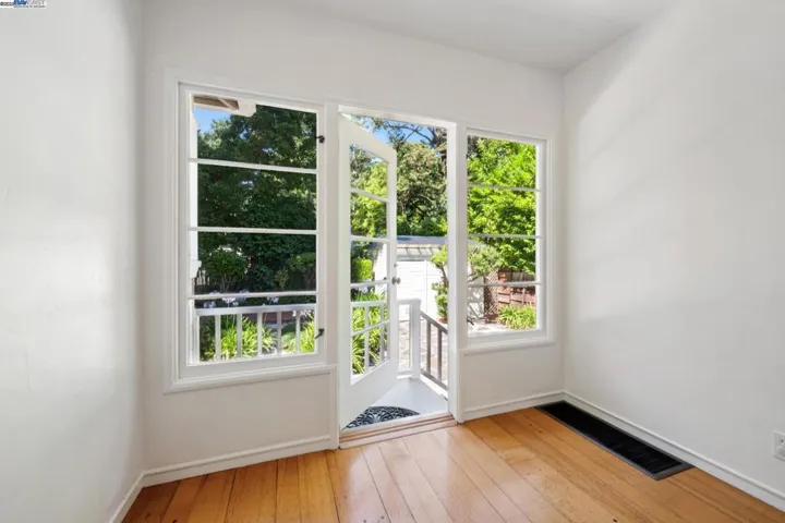1658 Gouldin Rd, Oakland, California 94611