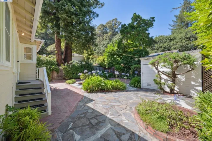 1658 Gouldin Rd, Oakland, California 94611