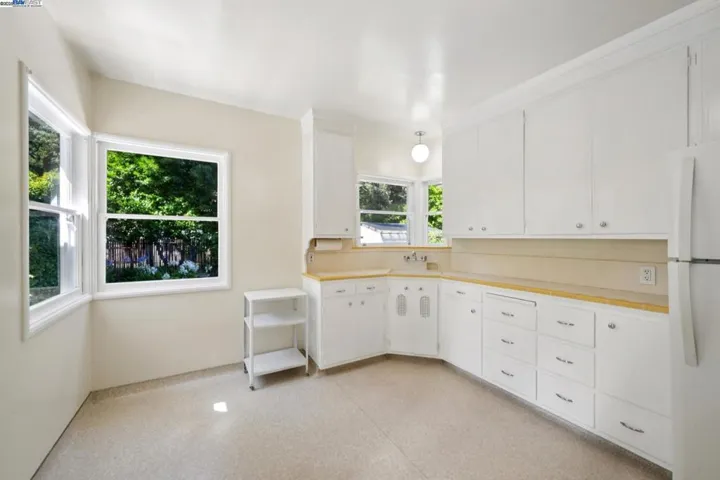 1658 Gouldin Rd, Oakland, California 94611