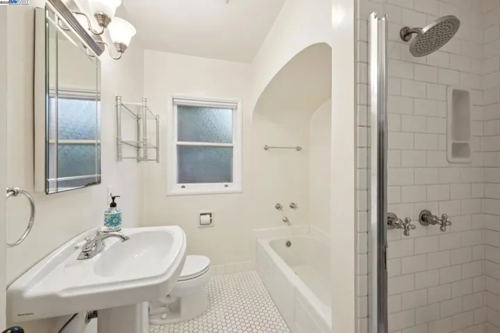 1658 Gouldin Rd, Oakland, California 94611