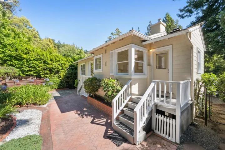1658 Gouldin Rd, Oakland, California 94611