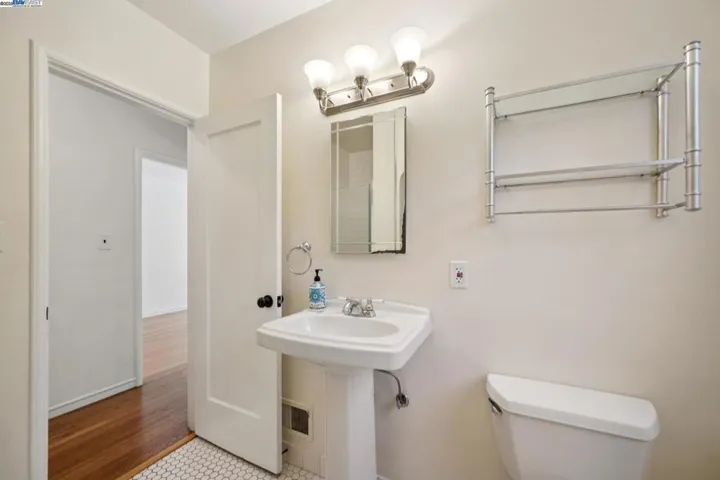 1658 Gouldin Rd, Oakland, California 94611