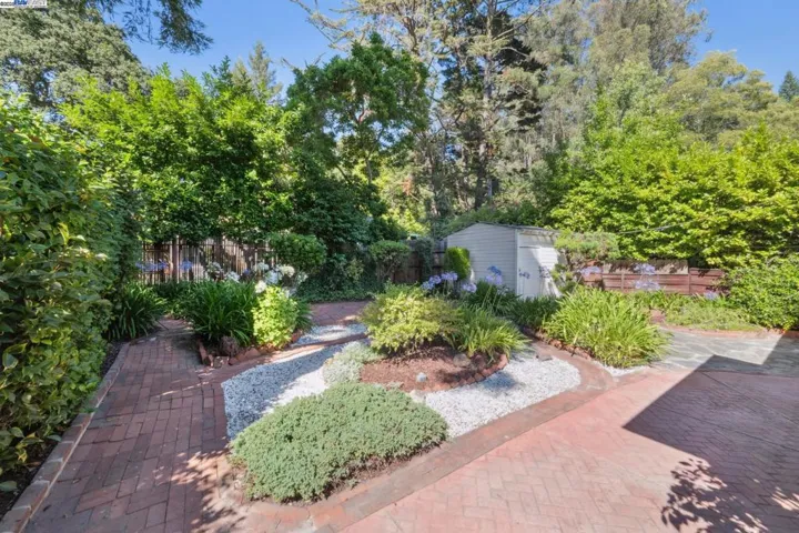 1658 Gouldin Rd, Oakland, California 94611