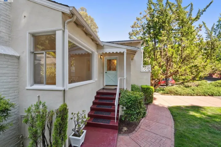 1658 Gouldin Rd, Oakland, California 94611