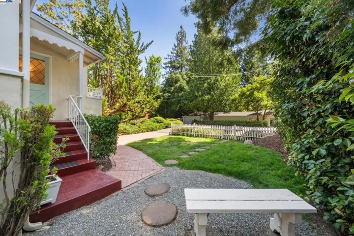 1658 Gouldin Rd, Oakland, California 94611