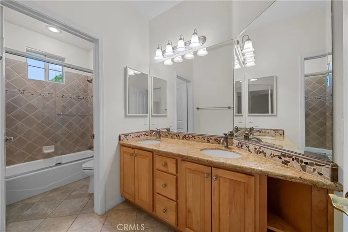 Upstairs full bath
