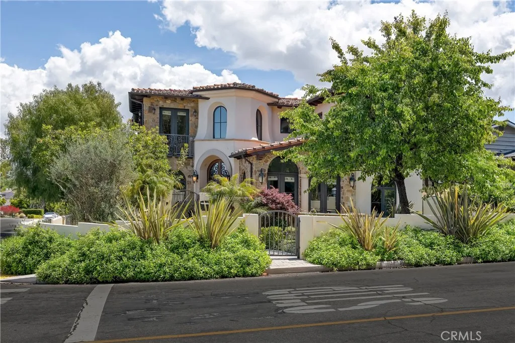 718 N Poinsettia Avenue, Manhattan Beach, California 90266, 6 Bedrooms Bedrooms, ,6 BathroomsBathrooms,Residential Lease,For Rent,Poinsettia,SB25169588