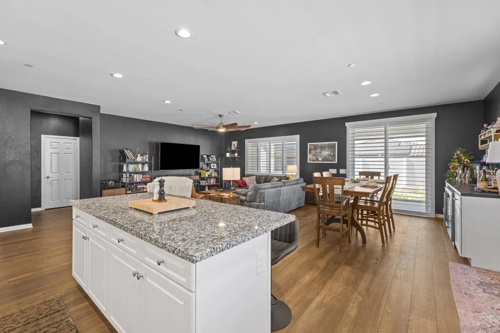 28382 Hopscotch Dr, None, California 92585 home-pic-18