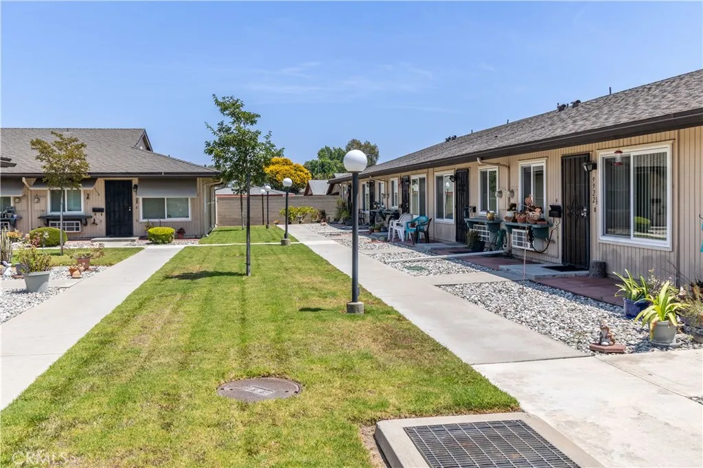 9924 Cedar Street, Bellflower, California 90706, 2 Bedrooms Bedrooms, ,1 BathroomBathrooms,Residential,For Sale,Cedar,OC25121185
