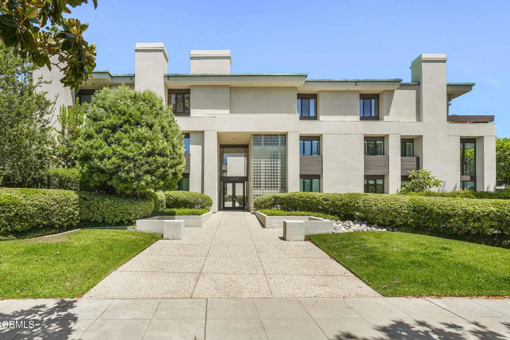 300 S Orange Grove Boulevard 5, Pasadena, California 91105, 3 Bedrooms Bedrooms, ,3 BathroomsBathrooms,Residential,For Sale,Orange Grove,P1-23457