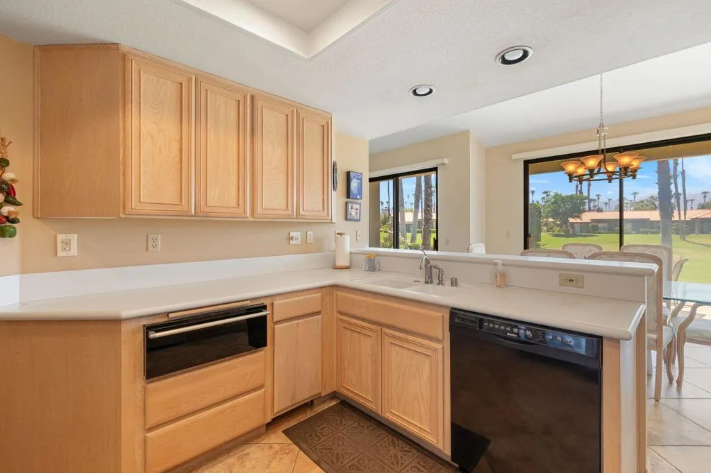 38915 Wisteria Drive, Palm Desert, California 92211 home-pic-13