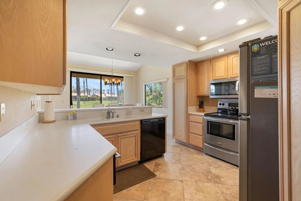 38915 Wisteria Drive, Palm Desert, California 92211 home-pic-11