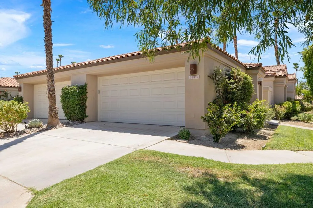 38915 Wisteria Drive, Palm Desert, California 92211 home-pic-2