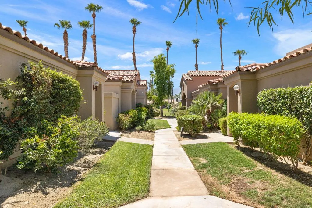 38915 Wisteria Drive, Palm Desert, California 92211 home-pic-3