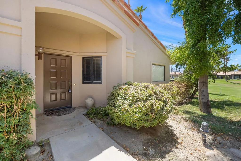 38915 Wisteria Drive, Palm Desert, California 92211 home-pic-4