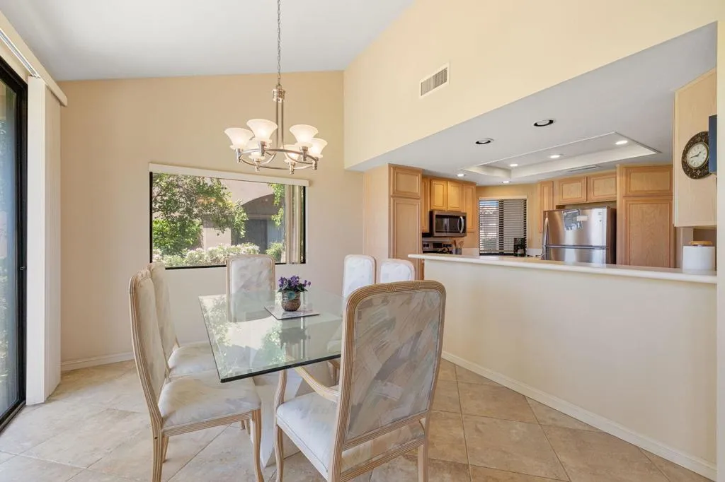 38915 Wisteria Drive, Palm Desert, California 92211 home-pic-10