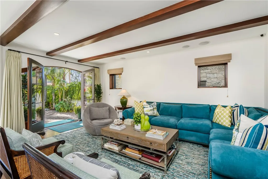 321 9th Street, Manhattan Beach, California 90266, 5 Bedrooms Bedrooms, ,5 BathroomsBathrooms,Residential Lease,For Rent,9th,SB25169279