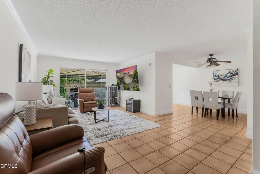 327 Wynn Court, Thousand Oaks, California 91362 home-pic-3