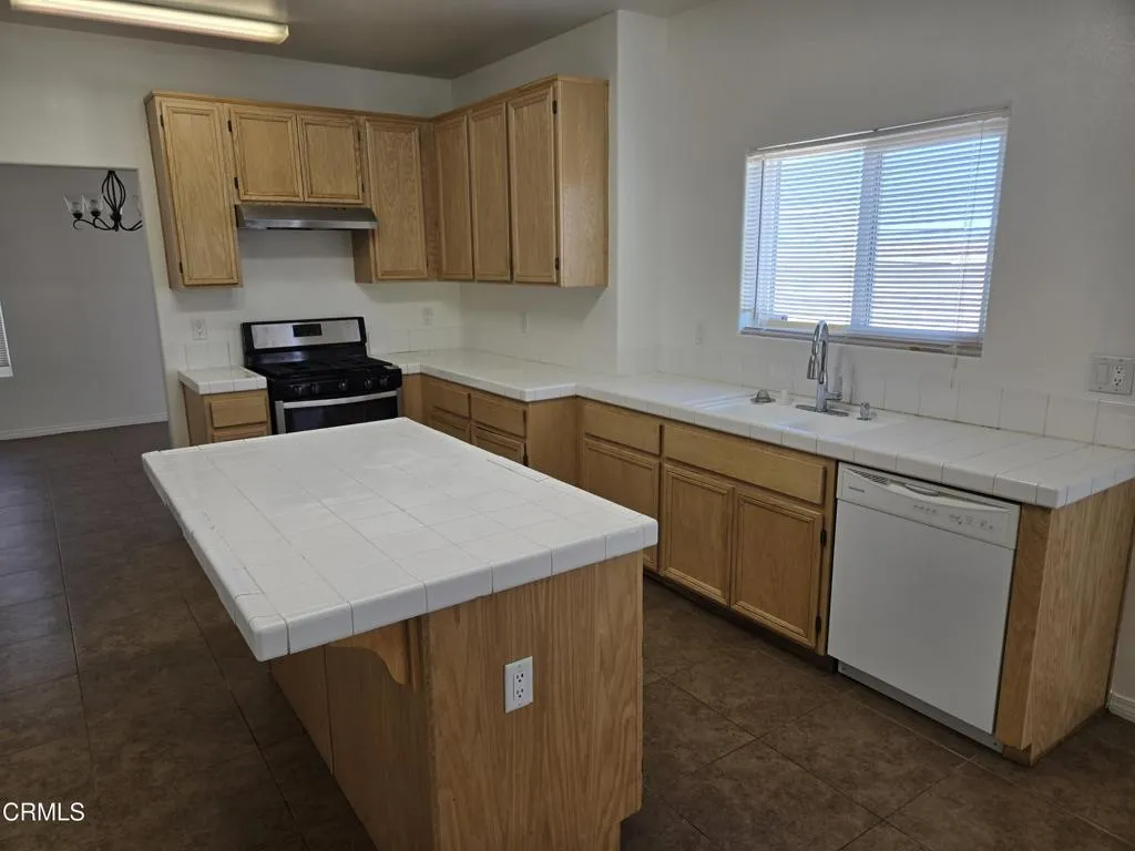 43414 Tranquility Court, Lancaster, California 93535 home-pic-2