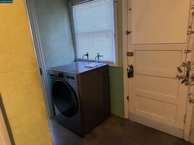 3001 Davis St, Oakland, California 94601