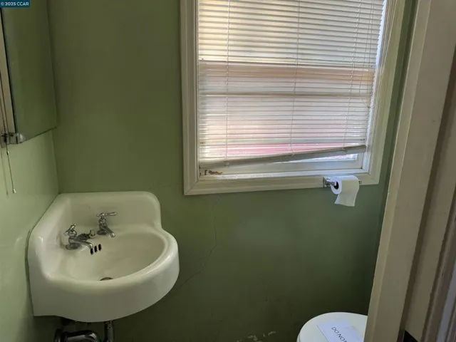 3001 Davis St, Oakland, California 94601