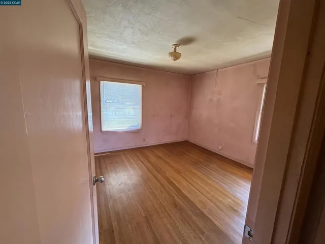 3001 Davis St, Oakland, California 94601
