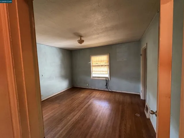 3001 Davis St, Oakland, California 94601