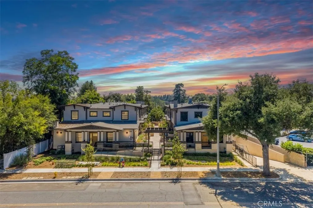 569 Lincoln Avenue 4, Pasadena, California 91103, 3 Bedrooms Bedrooms, ,3 BathroomsBathrooms,Residential,For Sale,Lincoln,WS25169647