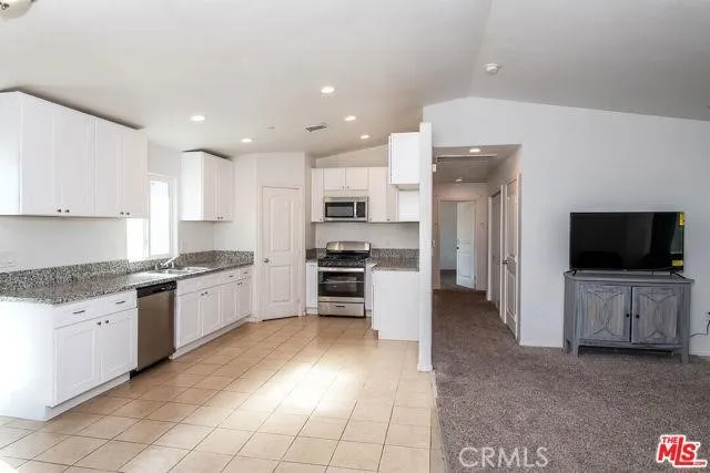 33393 El Dorado Drive, Lucerne Valley, California 92356 home-pic-8
