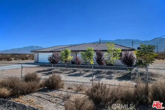 33393 El Dorado Drive, Lucerne Valley, California 92356 home-pic-0