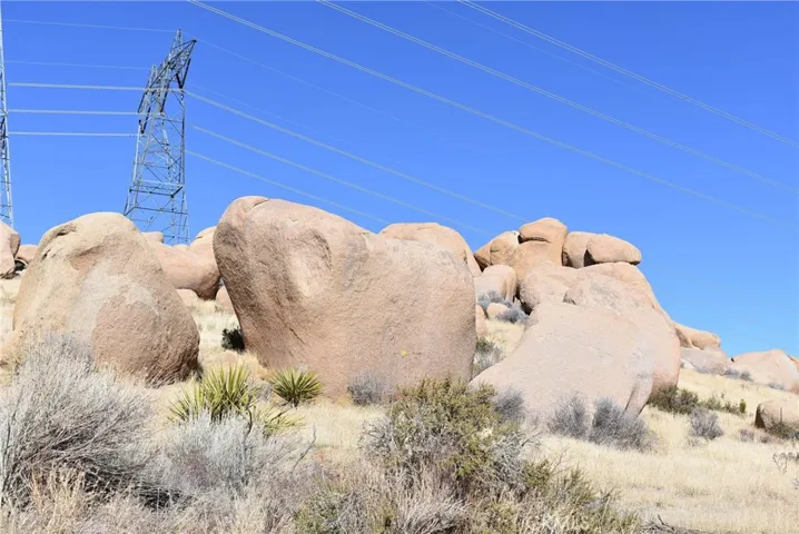 1 Andes Court, Apple Valley, California 92308