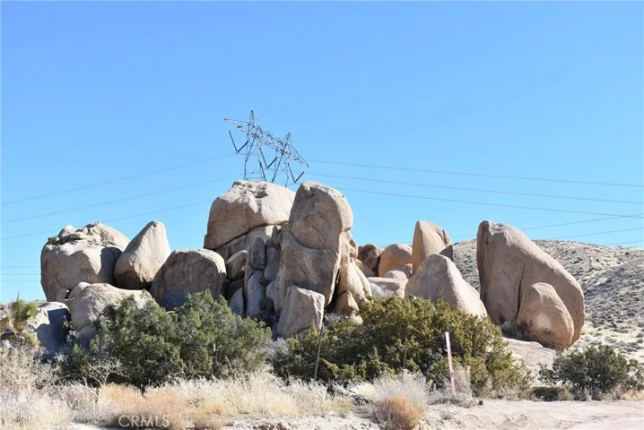1 Andes Court, Apple Valley, California 92308